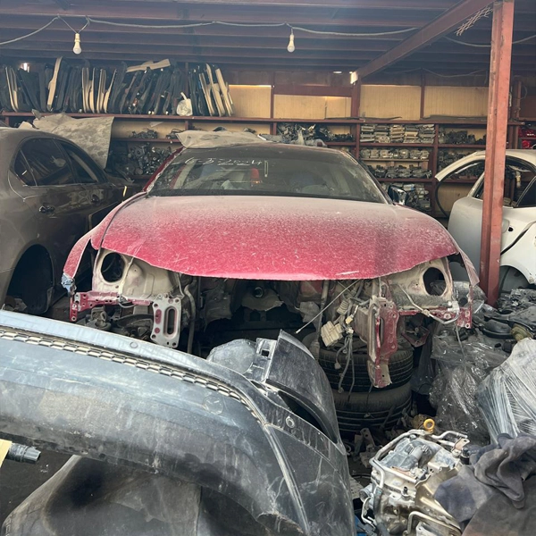 A customer trading in a damaged non-running alternator for an instant cash discount on a used car part in Sharjah